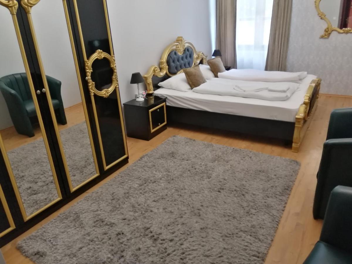 Korona Szallo Sárvár 外观 照片